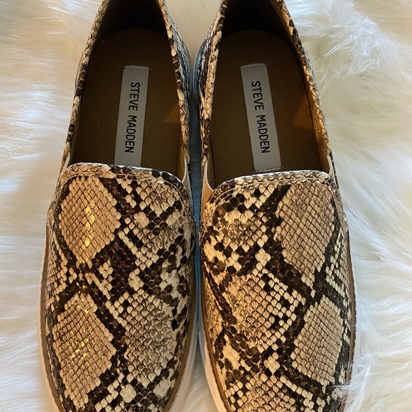 Steve Madden Shoes - Women’s Steve Madden slip ons